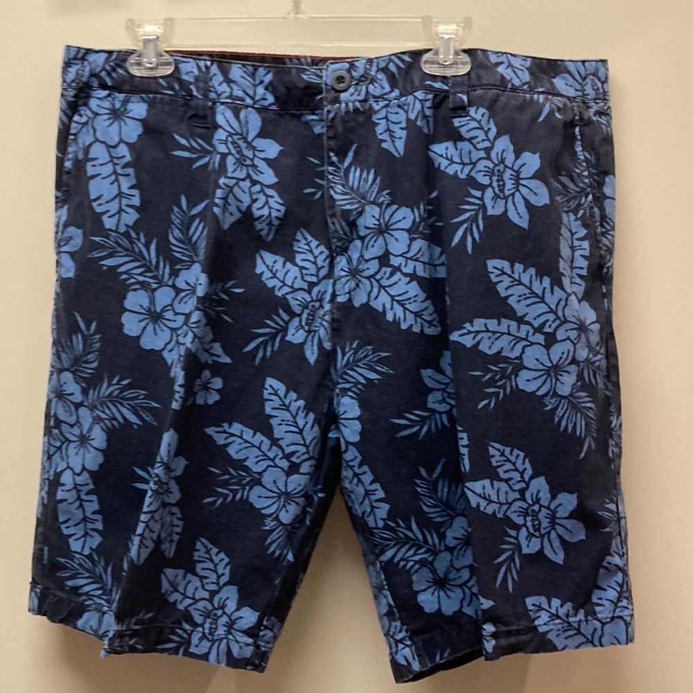 Men’s island shorts.